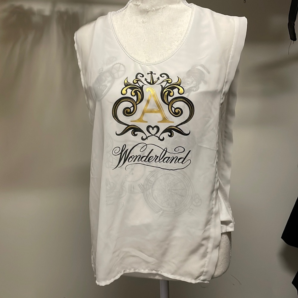 Disney shirt with Alice in wonderland, small